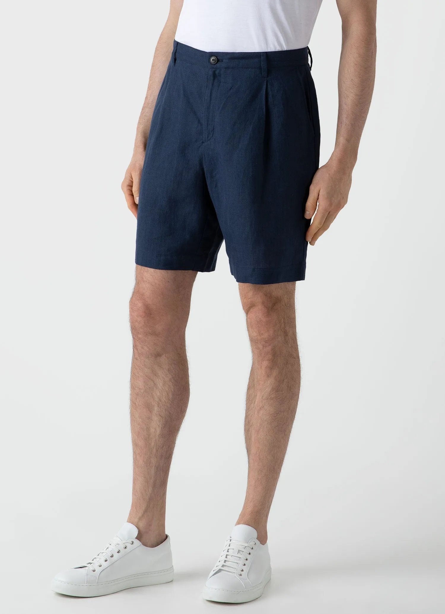 Men's Pleated Linen Short in Light Navy